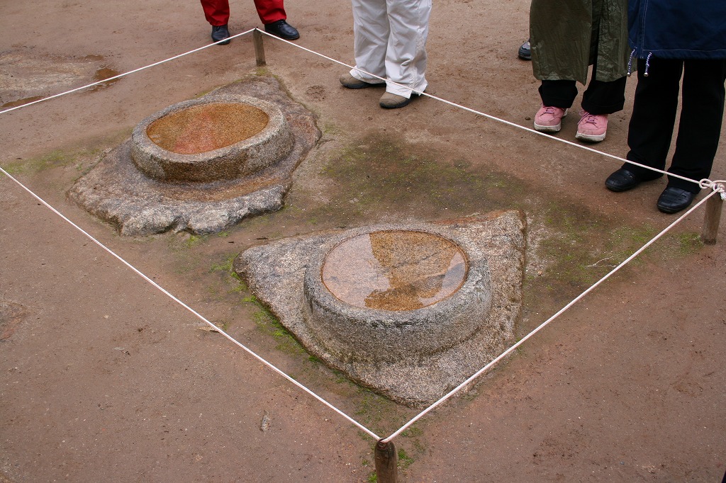 s-70104049.jpg